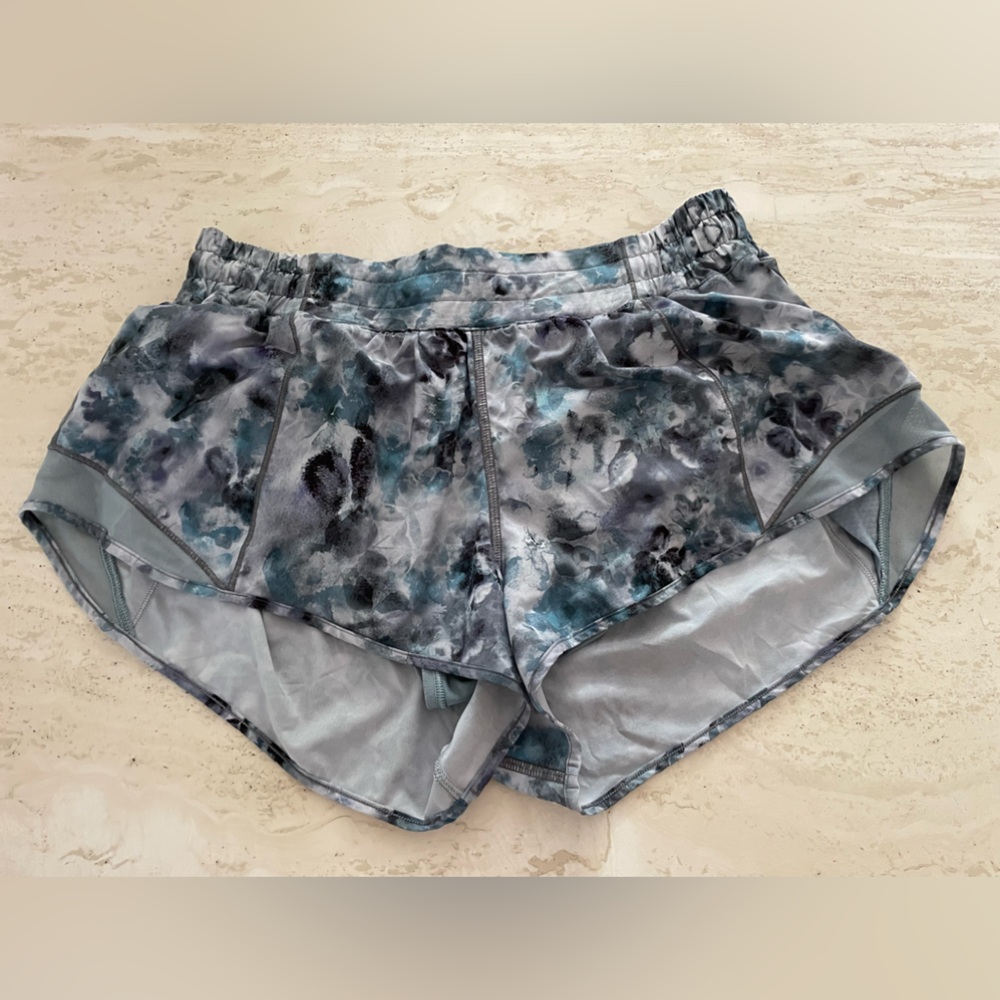 Lululemon Hotty Hot Shorts Low Rise Lined Short 2.5”